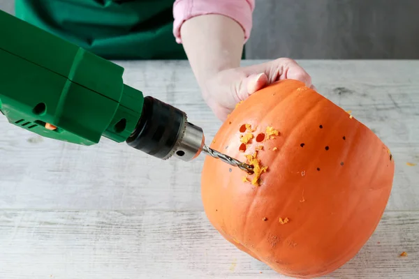 Florist Work Woman Shows How Transform Pumpkin Halloween Lantern Step — Stock Photo, Image