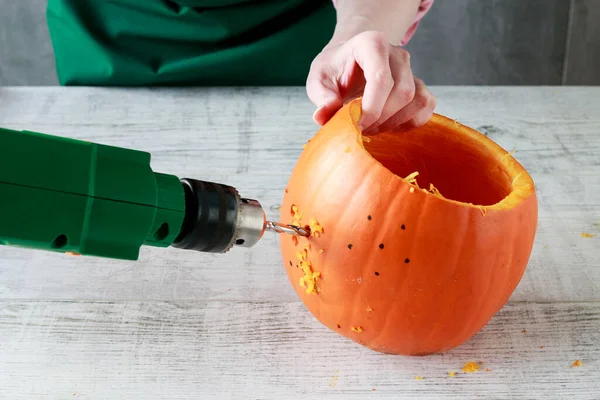 Florist Work Woman Shows How Transform Pumpkin Halloween Lantern Step — Stock Photo, Image