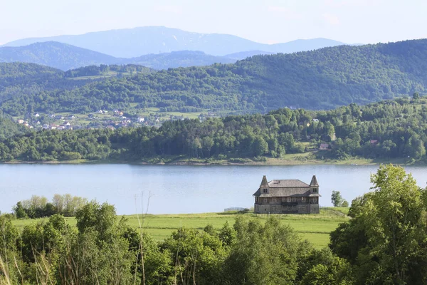 Mucharskie湖及其周边地区全景 — 图库照片