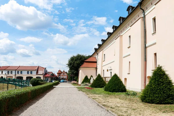 波兰Niepolomice的皇家城堡和美丽的花园 — 图库照片