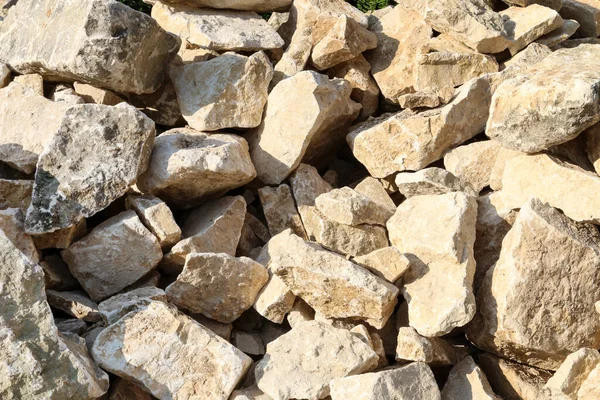 Ein Lager Mit Verschiedenen Arten Von Steinen Für Bauarbeiten — Stockfoto