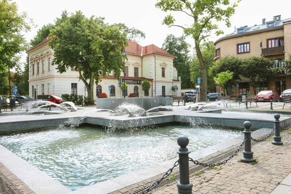 Ein Moderner Brunnen Stadtzentrum Von Krzeszowice Polen — Stockfoto
