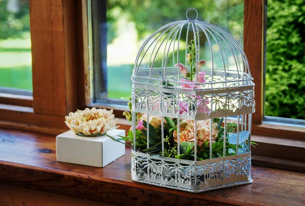 Arrangement Flowers Vintage Birdcage Party Decor — Stock Photo, Image