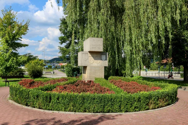 一座纪念波兰Krzeszowice城成立的纪念碑 — 图库照片