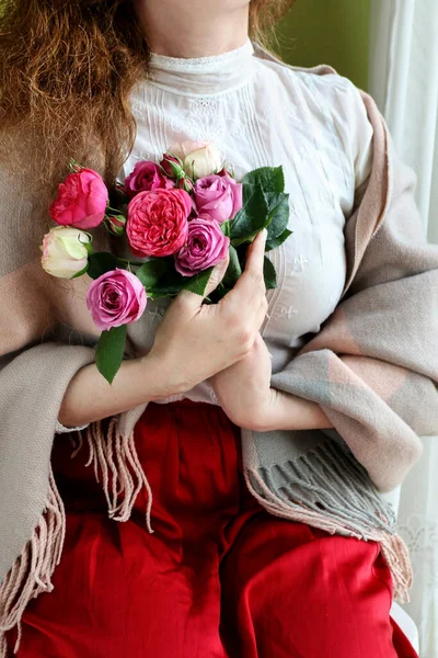 Woman Holding Bouquet Garden Roses Her Hands Party Decor — Stock Photo, Image