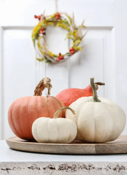Saisonale Tischdekoration Mit Kürbissen Herbstdekor — Stockfoto