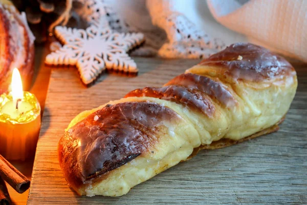 Sweet roll with cottage cheese. Party dessert