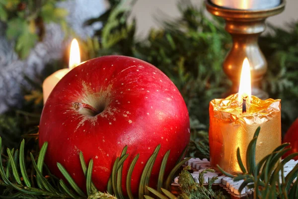 Traditional Christmas Decoration Apples Cinnamon Sticks Candles Festive Decor — Stock Photo, Image