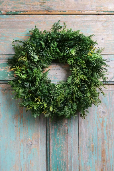 Traditional Christmas Door Wreath Thuja Fir Twigs Wooden Background Festive — Stock Photo, Image