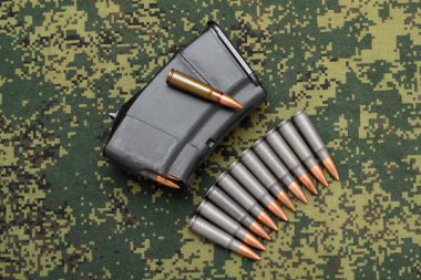 Dolgulu dergi ve dijital kamuflaj onbir kartuşları