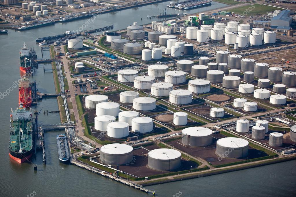 резервуарный парк нефтегаз. нефтебазы и склады нефтепродуктов. резервуарный парк для хранения нефти. склад нефти нефтепродуктов резервуарный парк. резервуарный парк нефтебазы.