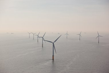 Beyaz rüzgar türbini elektrik üretme