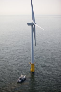 Beyaz rüzgar türbini elektrik üretme
