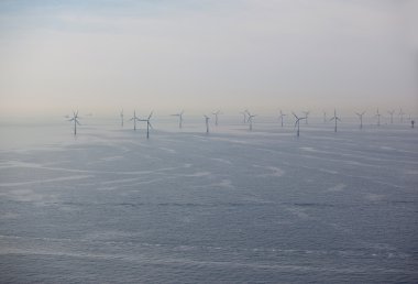 Beyaz rüzgar türbini elektrik üretme