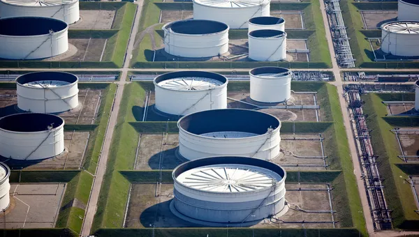 Oil and gas storage in port — Stock Photo, Image