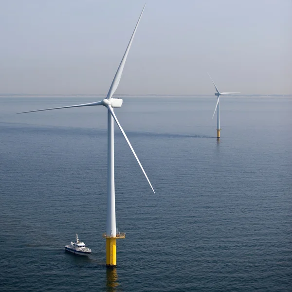 White wind turbine generating electricity — Stock Photo, Image