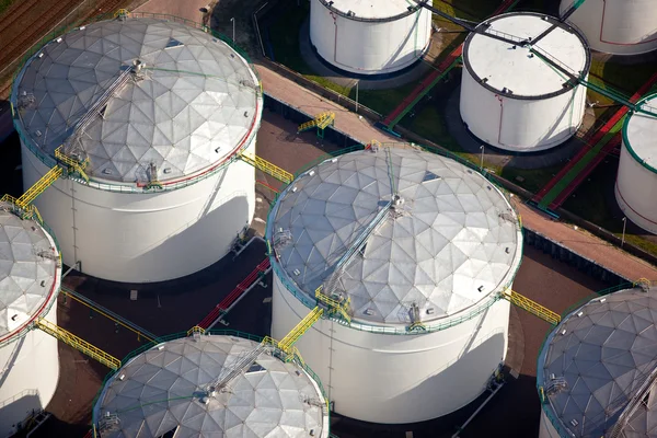 Oil and gas storage in port — Stock Photo, Image