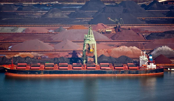 Barge at the dock — Stock Photo, Image