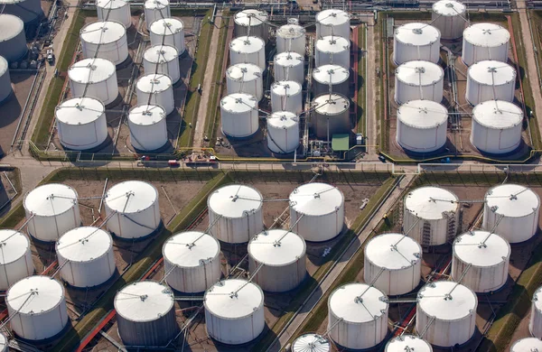 Oil and gas storage in port — Stock Photo, Image