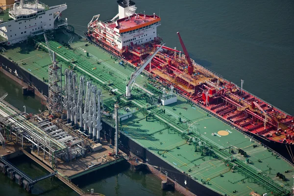 Cargo ships loading in cargo terminal — Stock Photo, Image