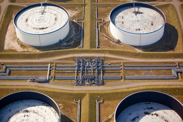 Oil and gas storage in port — Stock Photo, Image