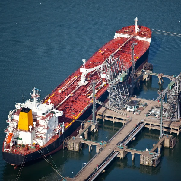 Barge at the dock — Stock Photo, Image