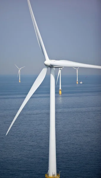 White wind turbine generating electricity — Stock Photo, Image