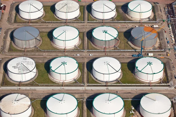 Oil and gas storage in port — Stock Photo, Image