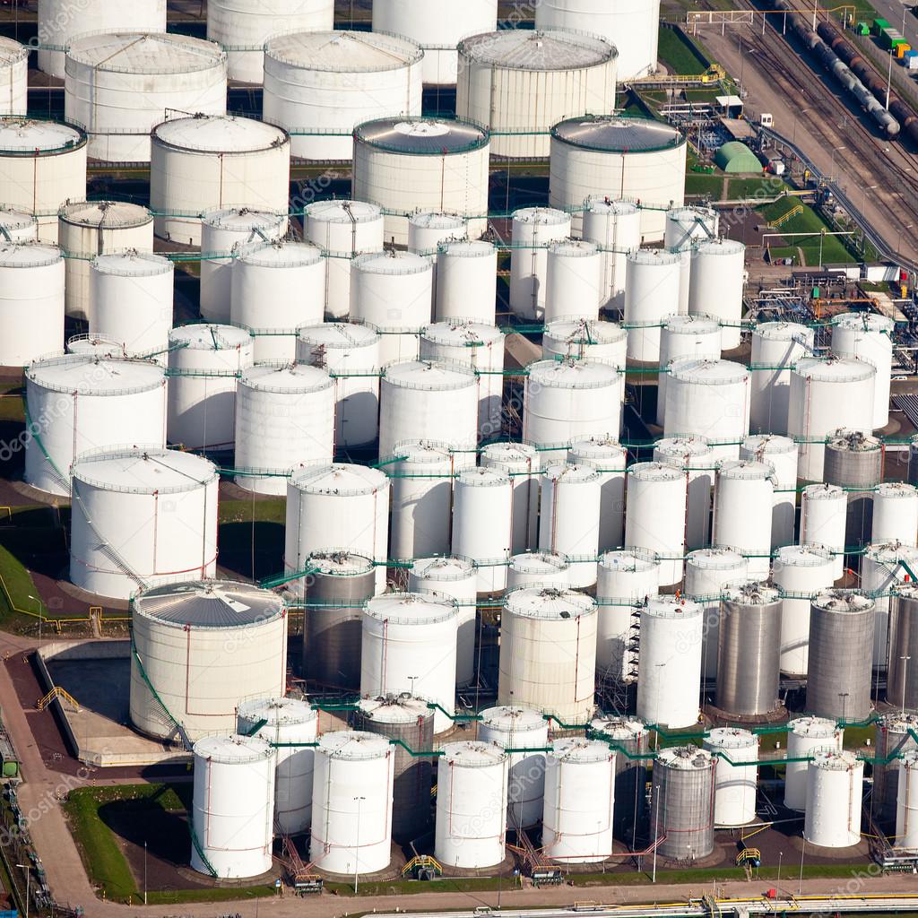Oil and gas storage in port