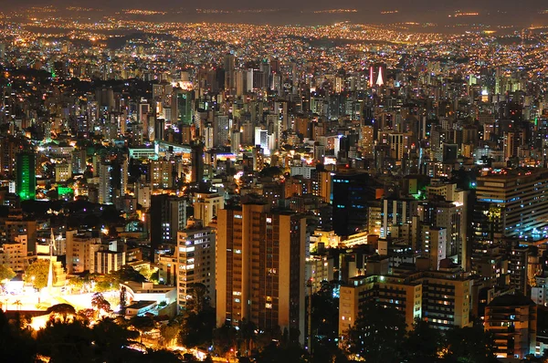 Belo Horizonte la nuit . — Photo