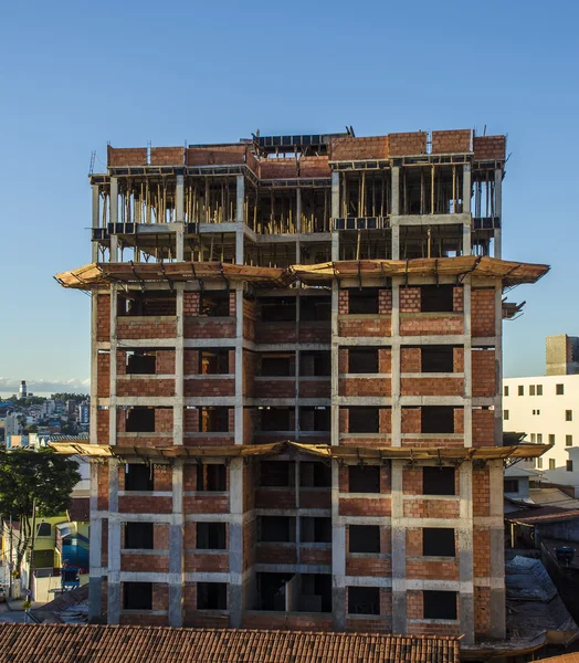 Edificio de apartamentos en construcción. — Foto de Stock