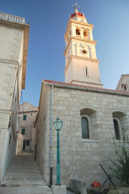 Kilisede pucisca brac Adası, Hırvatistan