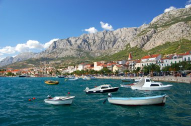 Hırvatistan'daki Dalmaçya kıyısında Şehir makarska