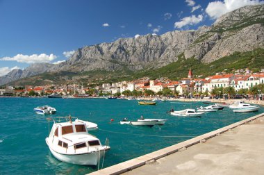 Hırvatistan'daki Dalmaçya kıyısında Şehir makarska