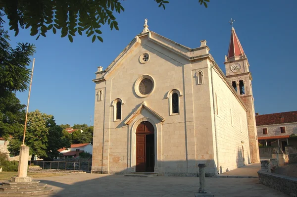 Iglesia en Postira en la isla de Brac, Croacia —  Fotos de Stock