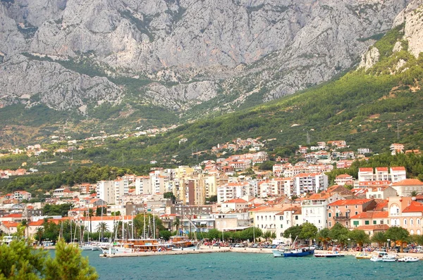Makarska ciudad en la costa dálmata en croacia —  Fotos de Stock