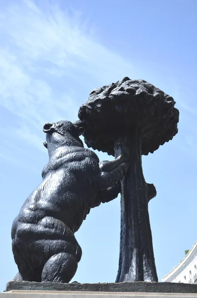 Το άγαλμα της αρκούδας και κουμαριά στη Μαδρίτη, Ισπανία — Φωτογραφία Αρχείου