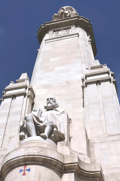 O monumento de Miguel Cervantes na Plaza de Espana em Madrid, Espanha — Fotografia de Stock