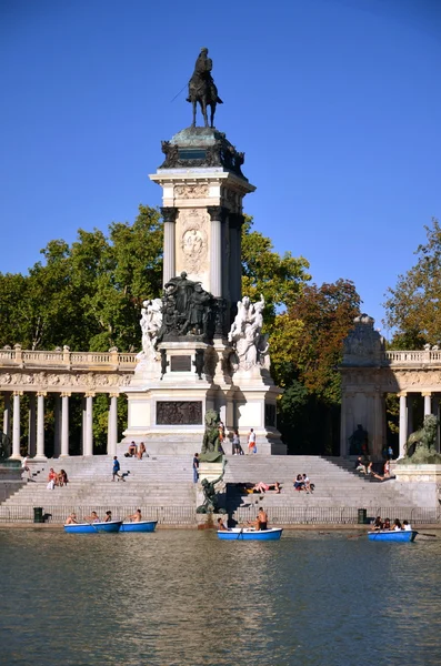 Estanque Grande en el Parque del Retiro en Madrid, España — Foto de Stock