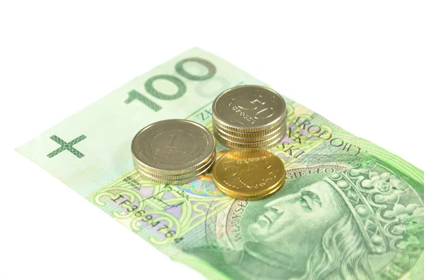 Stosy polskie monety na banknocie 100 pln — Zdjęcie stockowe