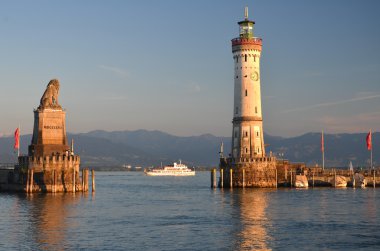 doğal görünüm üzerinde lindau Island lake bodensee, Almanya üzerinde liman girişi