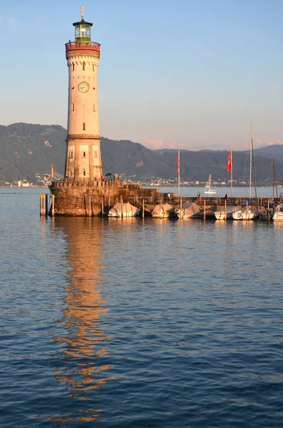 Scenic view on the entrance of the harbor in Lindau island on Lake Bodensee, Germany — Stock Photo, Image