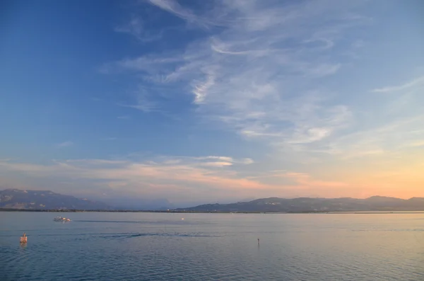 Náladový soumrak u jezera bodensee v Německu — Stock fotografie