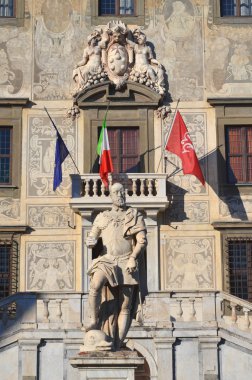 Piazza dei Cavalieri 'deki güzel üniversite binası Pisa, Toskana - İtalya