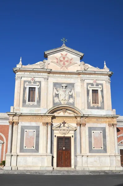 Мбаппе церковь на площади Кавальери в Пизе, Тоскана - Италия — стоковое фото