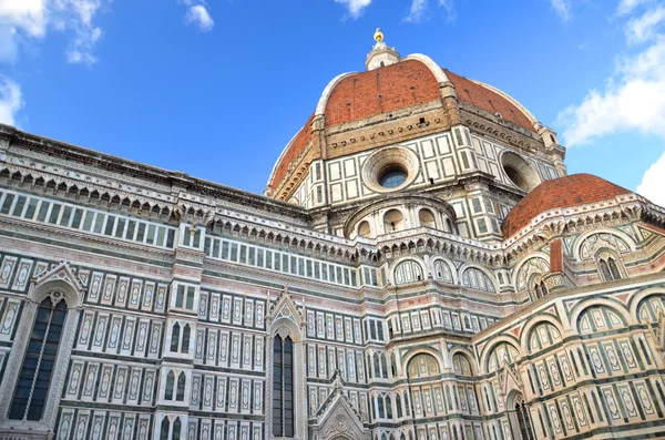 Spectaculair uitzicht op de beroemde marmeren kathedraal santa maria del fiore in florence, Italië — Stockfoto