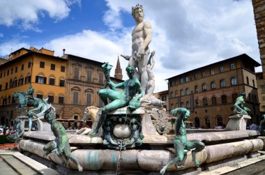 İtalya 'nın Floransa kentindeki Piazza della Signoria' daki ünlü Neptün çeşmesi.
