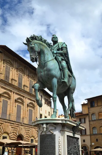 Die Statue von cosimo i de medici auf der piazza della signoria in florenz, italien — Stockfoto