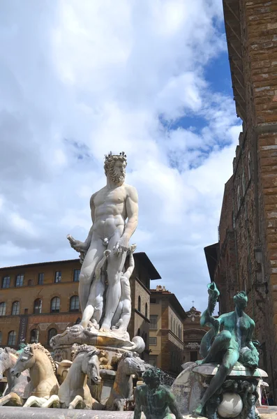 A famosa fonte de Neptuno na Piazza della Signoria em Florença, Itália — Fotografia de Stock