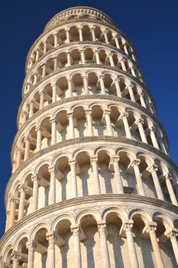 Pisa, Toskana 'da Mucizeler Meydanı' ndaki ünlü Eğik Kule